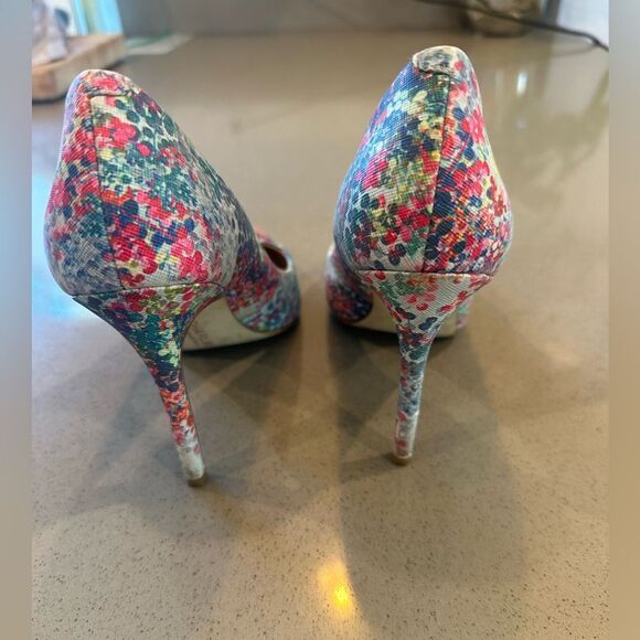 Charles David Pact Pump, Blossom Print Smooth Women's Size 8M - Picture 5 of 9